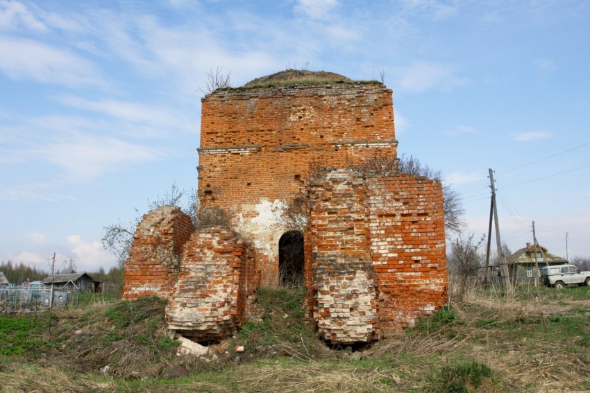 Церковь Троицы Живоначальной, Сумаково (Тутаевский район, Ярославская область). фасады