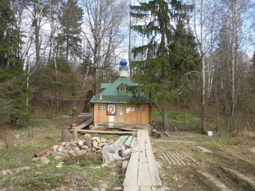 Радонеж (Городок). Часовня Казанской иконы Божией Матери. общий вид в ландшафте, Вид с запада