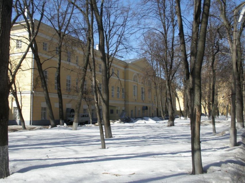 Домовая церковь Александра Невского при бывшем Александровском институте, Тверской (Центральный административный округ (ЦАО), г. Москва). общий вид в ландшафте, Вид с юго-востока