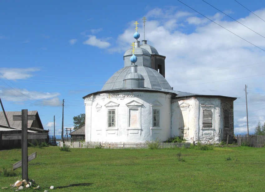 Тунка. Церковь Покрова Пресвятой Богородицы. общий вид в ландшафте