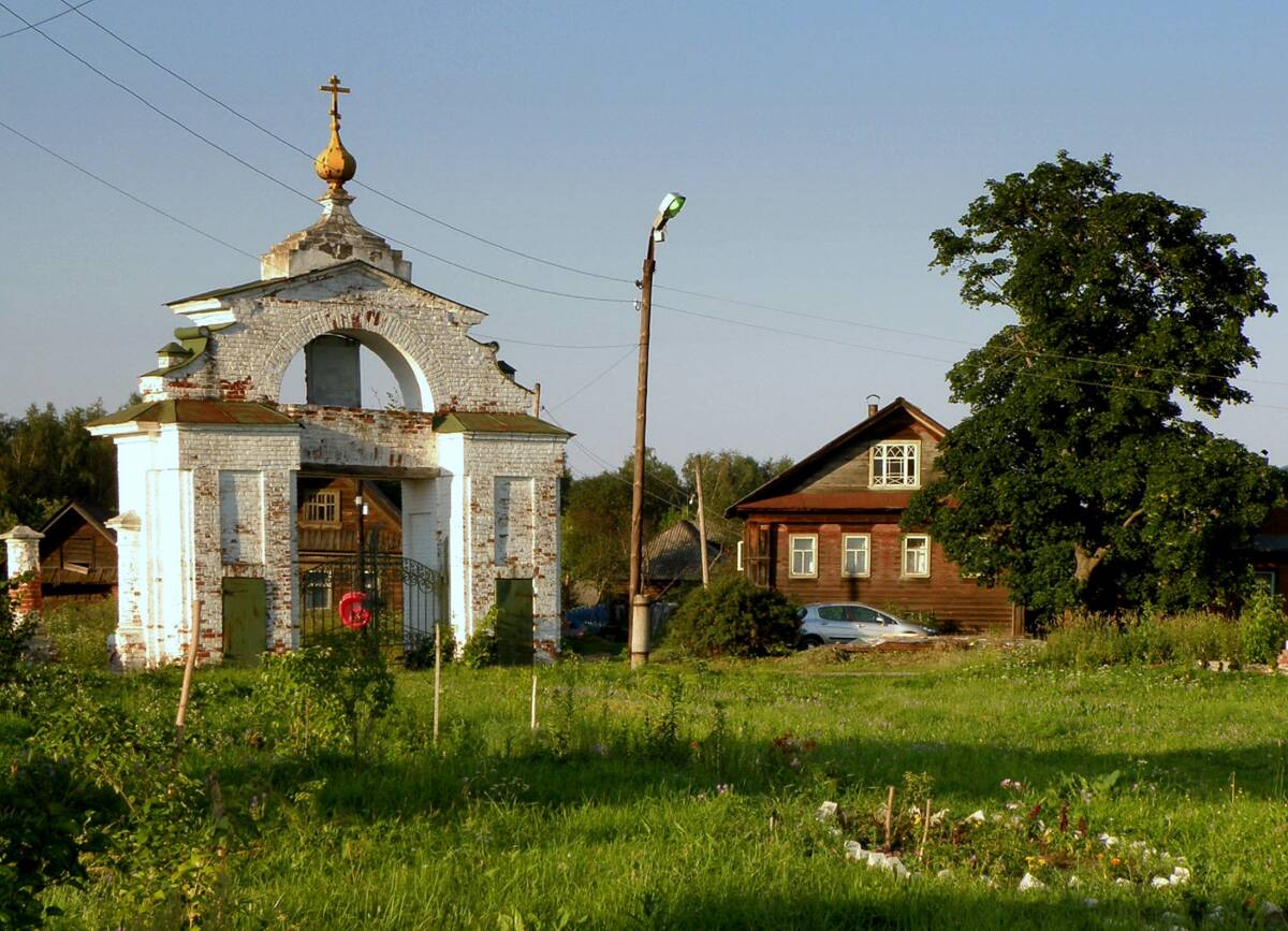 Храмовый комплекс. Церкви Преображения Господня и Владимирской иконы Божией Матери, Николо-Погост (Городецкий район, Нижегородская область). дополнительная информация, Ворота бывшей ограды.