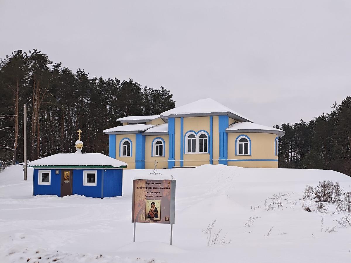 общий вид в ландшафте. Церковь Владимирской иконы Божией Матери, Заозерье (Руднянский район, Смоленская область)
