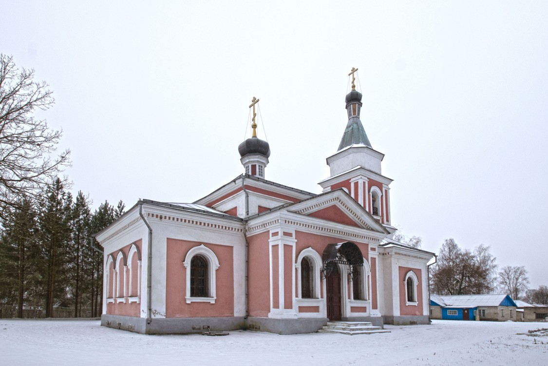 Красный. Церковь Спаса Преображения. фасады