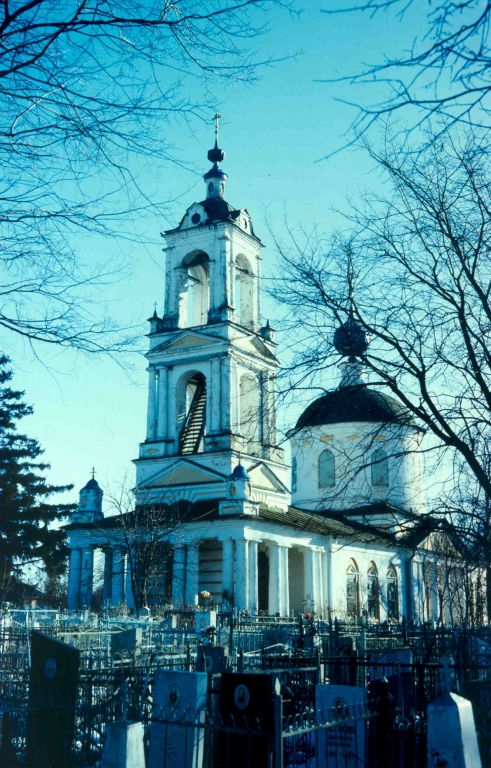 Церковь Троицы Живоначальной, Введенье (Ярославский район, Ярославская область). фасады