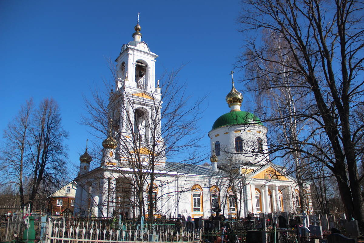 Церковь Троицы Живоначальной, Введенье (Ярославский район, Ярославская область). фасады