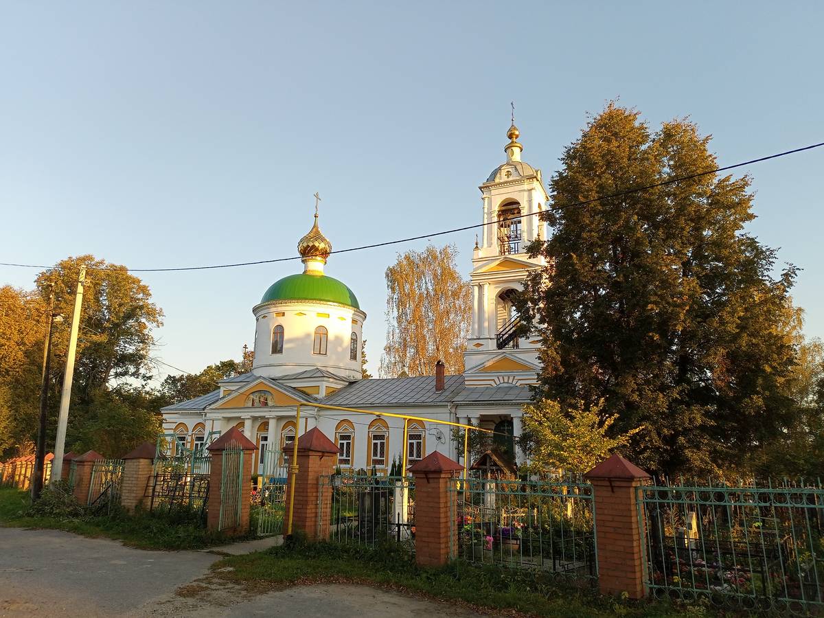Церковь Троицы Живоначальной, Введенье (Ярославский район, Ярославская область). фасады