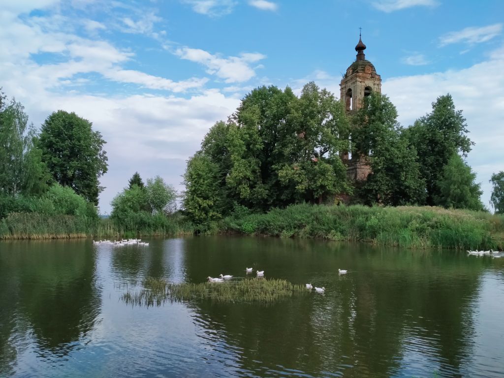 Горе-Грязь. Церковь Михаила Архангела. общий вид в ландшафте