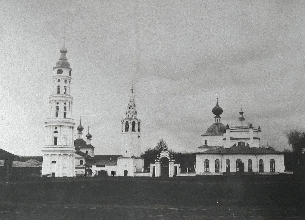 Храмовый комплекс. Церкви Рождества Христова, Троицы Живоначальной и Казанской иконы Божией Матери, Лежнево (Лежневский район, Ивановская область). архивная фотография, Фото нач. ХХ века с видом храмового комплекса церкви Рождества Христова, Троицы Живоначальной и Казанской иконы Божией Матери.