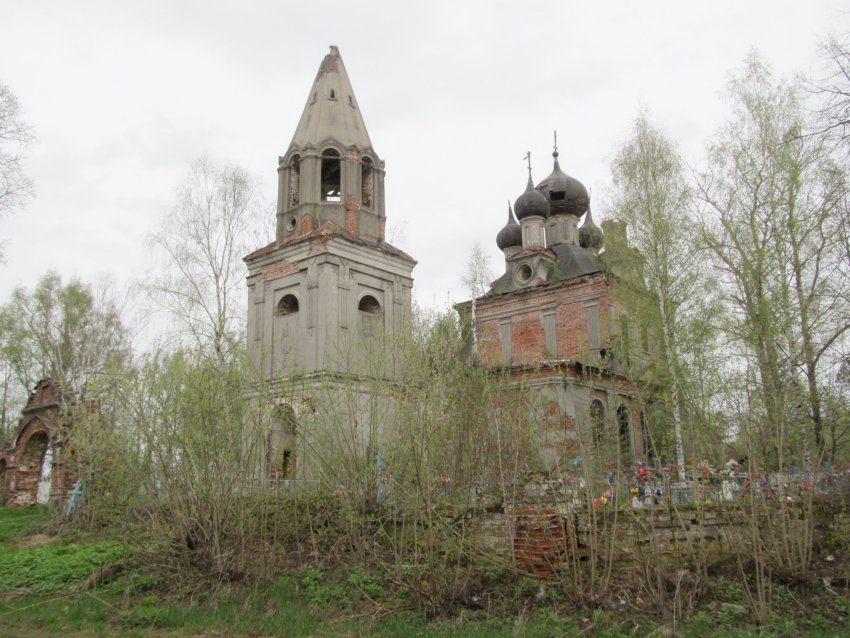 Иконниково. Церковь Спаса Преображения. общий вид в ландшафте