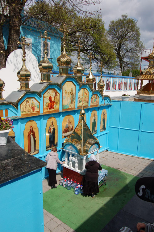 Николаевский Городокский женский монастырь. Скит Святой Праведной Анны, Онишковцы (Дубенский район, Украина, Ровненская область). общий вид в ландшафте