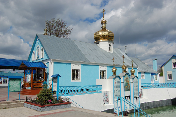 Онишковцы. Николаевский Городокский женский монастырь. Скит Святой Праведной Анны. Церковь Праведной Анны. фасады