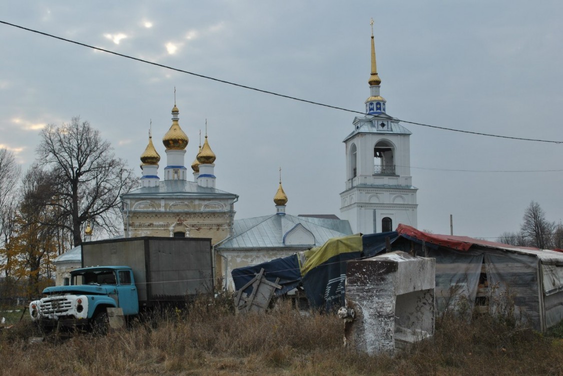 Панинское. Церковь Воскресения Словущего. общий вид в ландшафте