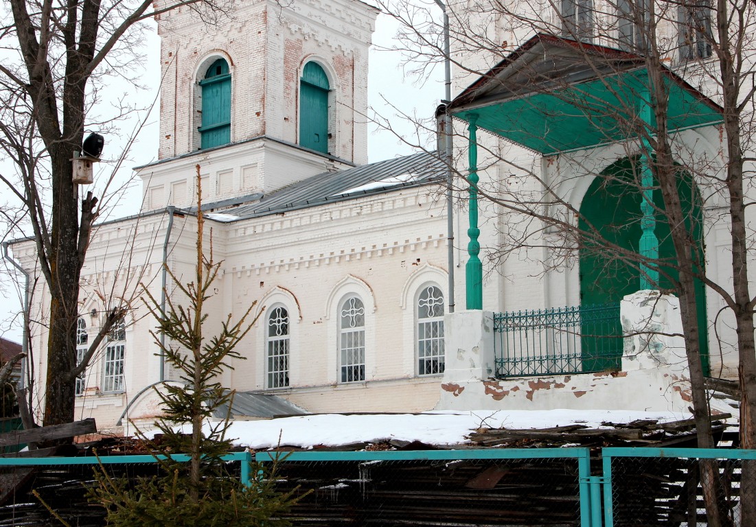 Церковь Сретения Господня, Кучка (Оршанский район, Республика Марий Эл). архитектурные детали, Южный вход в храм.