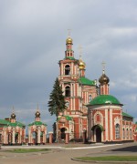 Собор Воскресения Христова (новый), На переднем плане - часовня св. блг. князя Александра Невского<br>, Йошкар-Ола, Йошкар-Ола, город, Республика Марий Эл