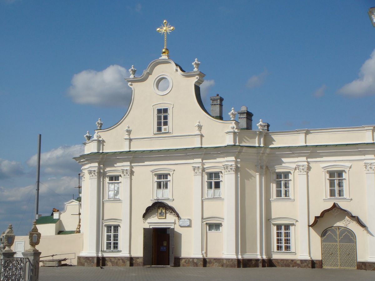 Успенская Почаевская Лавра. Церковь Антония и Феодосия Печерских, Почаев (Кременецкий район, Украина, Тернопольская область). общий вид в ландшафте