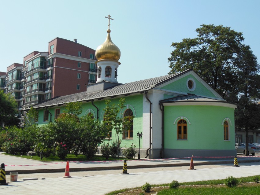 Пекин. Церковь Успения Пресвятой Богородицы. общий вид в ландшафте