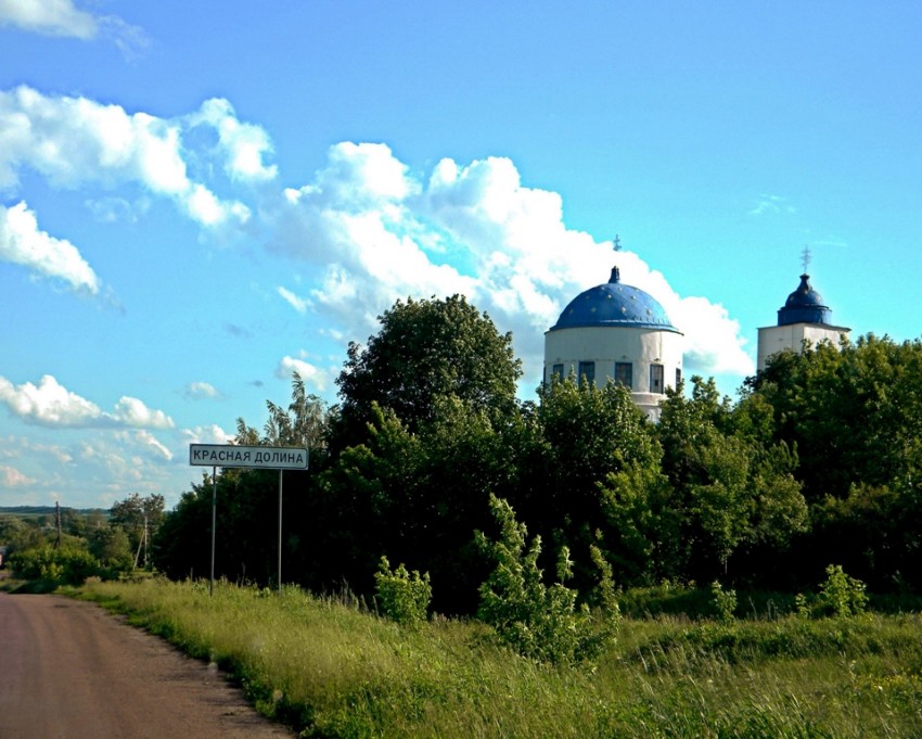 Церковь Владимирской иконы Божией Матери, Красная Долина (Советский район, Курская область). общий вид в ландшафте