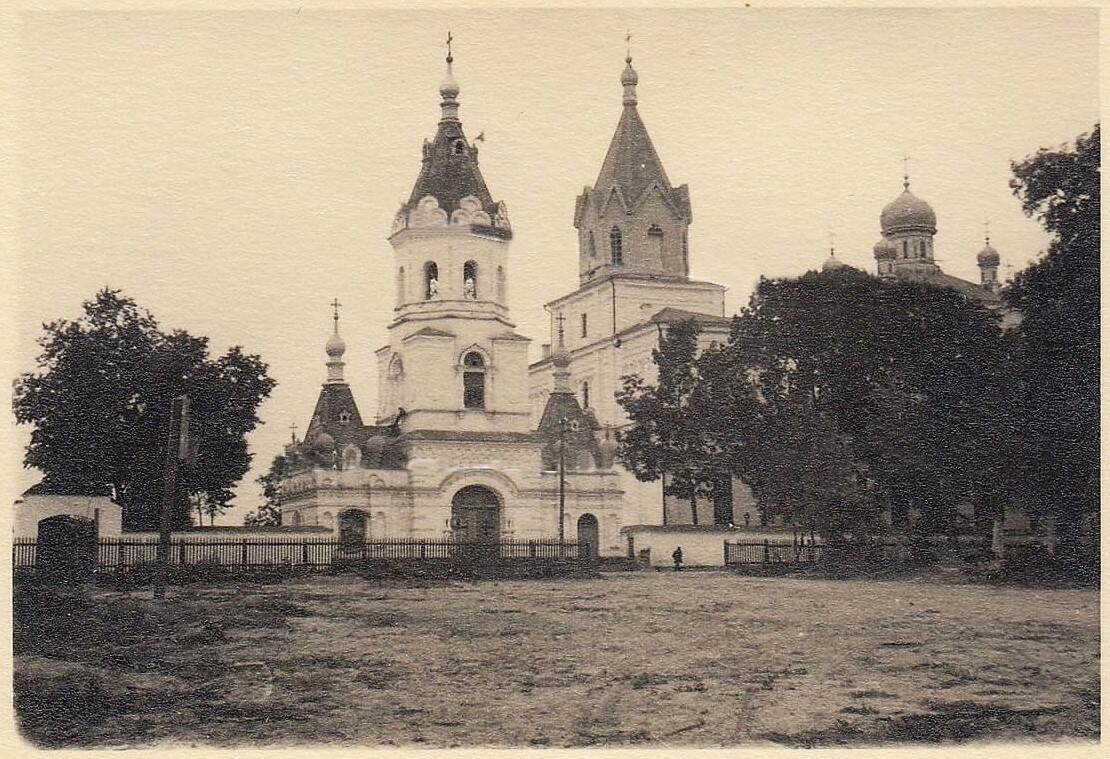 Троицкий Корецкий женский монастырь, Корец (Корецкий район, Украина, Ровненская область). архивная фотография, Фотография с видом Корецкого Троицкого монастыря. Датировка: 1914-1920-е гг.