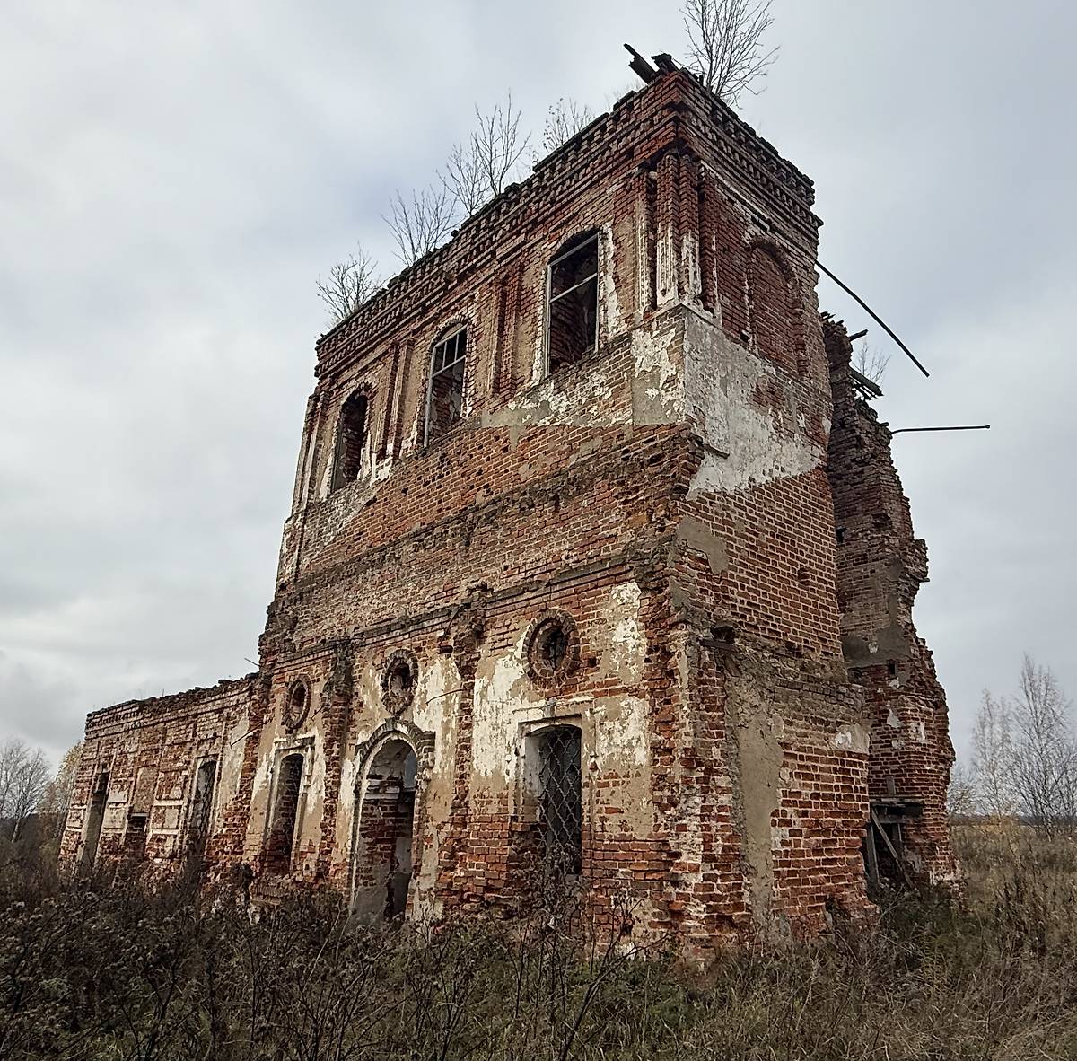 Вид с юго-востока, фасады. Церковь Покрова Пресвятой Богородицы, Ясная Поляна (Пошехонский район, Ярославская область)