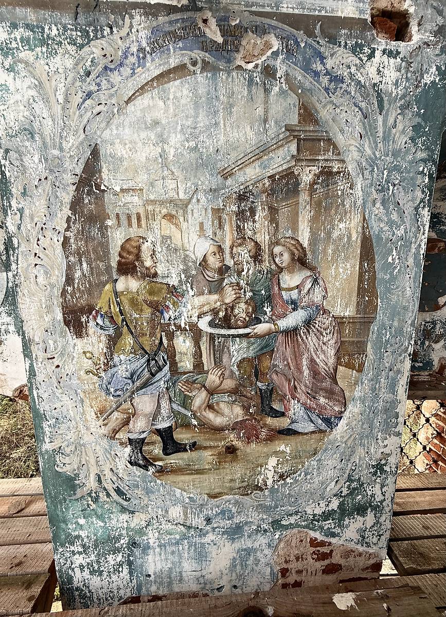 Фреска "Усекновение главы Иоанна Предтечи" в нижней части южной стены основного объема, интерьер и убранство. Церковь Покрова Пресвятой Богородицы, Ясная Поляна (Пошехонский район, Ярославская область)