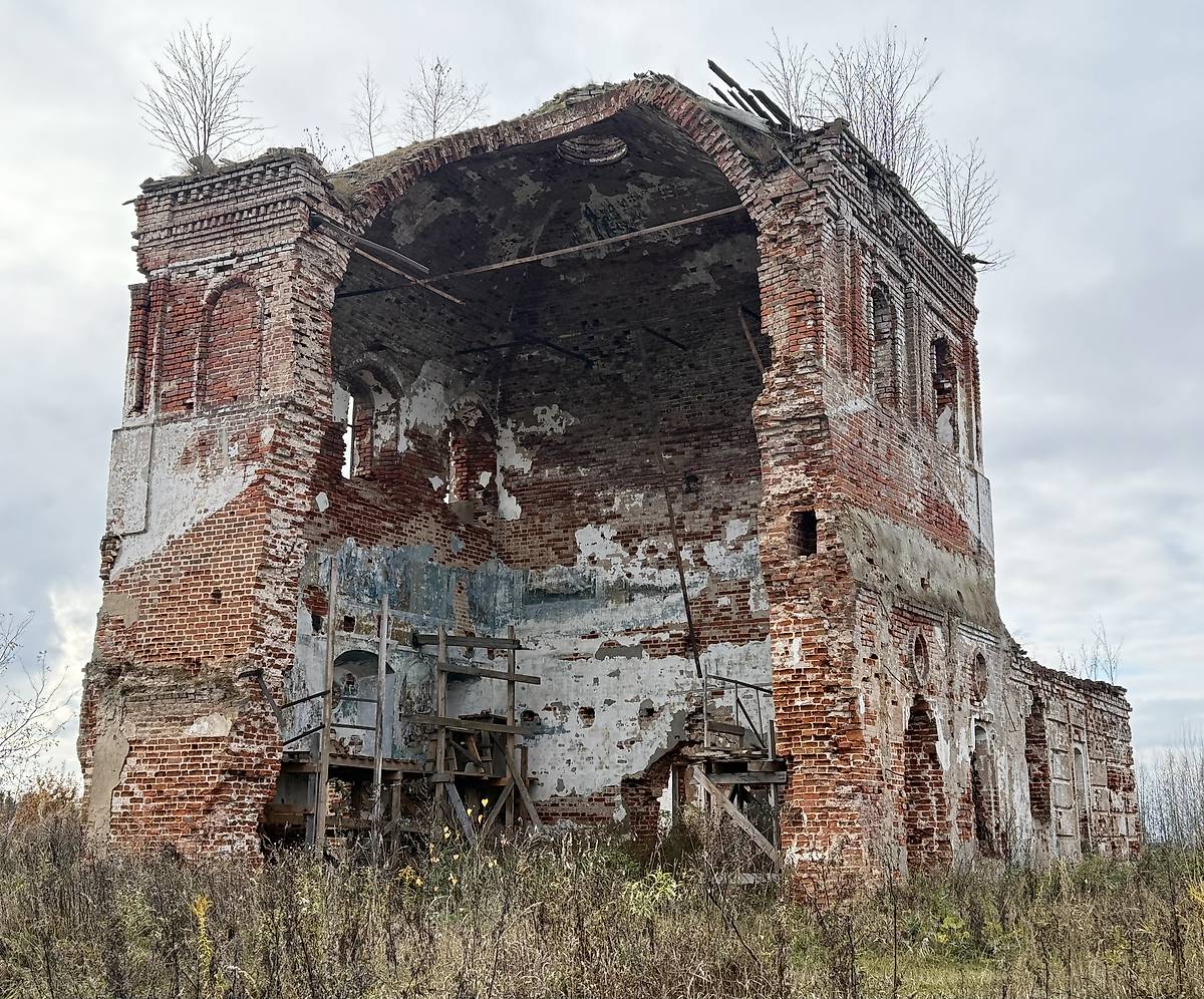 Вид с северо-востока, фасады. Церковь Покрова Пресвятой Богородицы, Ясная Поляна (Пошехонский район, Ярославская область)