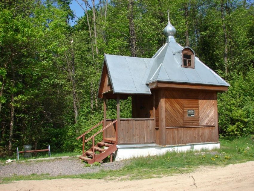 Часовня Николая Чудотворца, Луги (Рославльский район, Смоленская область). общий вид в ландшафте