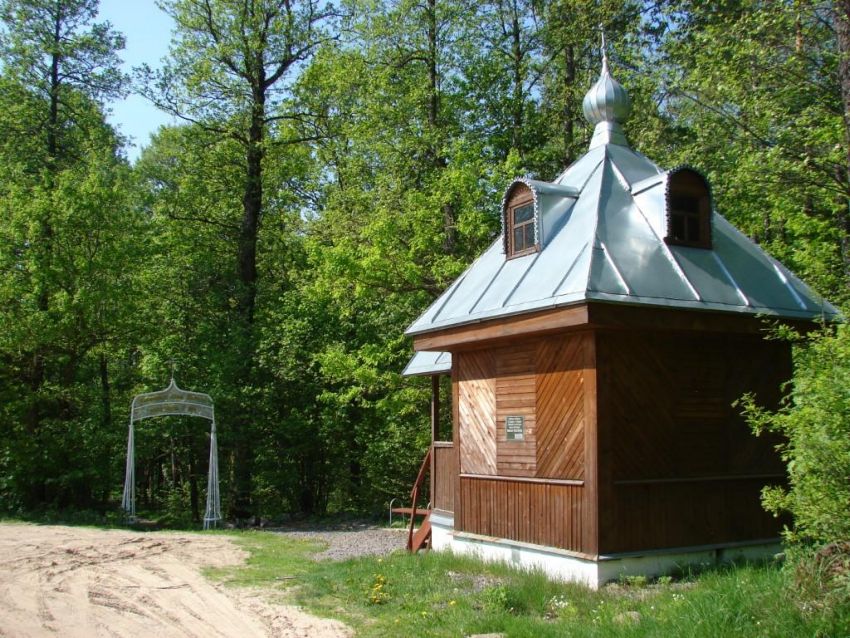 Часовня Николая Чудотворца, Луги (Рославльский район, Смоленская область). общий вид в ландшафте