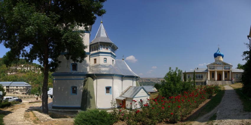 Успенский женский монастырь, Каларашовка (Окницкий район, Молдова). общий вид в ландшафте