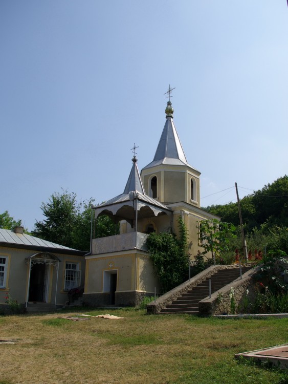 Успенский женский монастырь, Каларашовка (Окницкий район, Молдова). общий вид в ландшафте