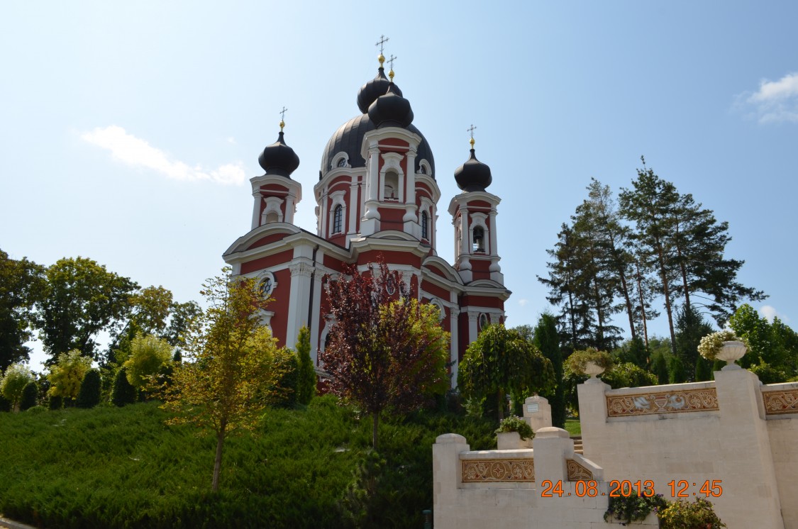 Рождества Пресвятой Богородицы Курковский мужской монастырь, Курки (Оргеевский район, Молдова). фасады