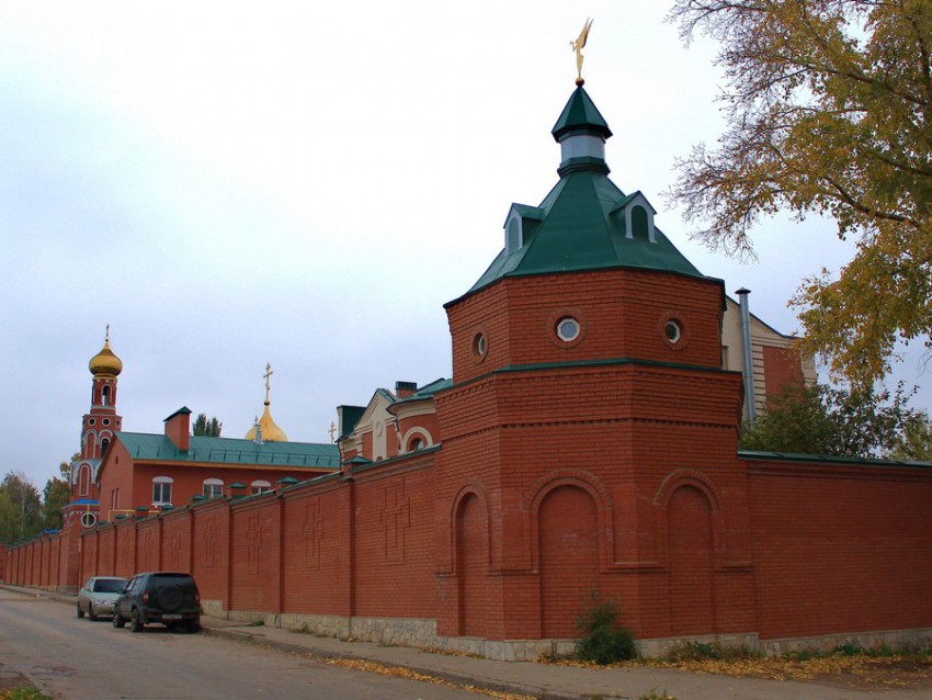 Воскресенский мужской монастырь, Самара (Самара, город, Самарская область). дополнительная информация, Вид с перекрестка улиц Нагорной и Краснодонской