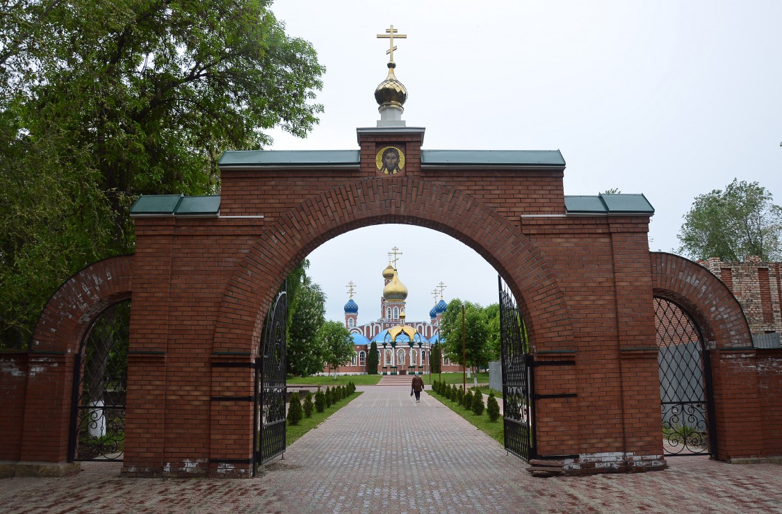 Воскресенский мужской монастырь, Самара (Самара, город, Самарская область). дополнительная информация, главные входные ворота в монастырь