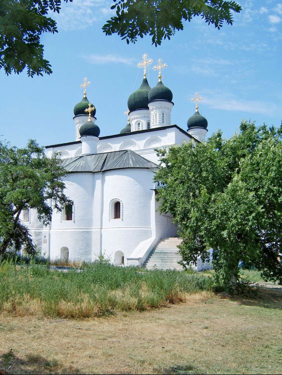 Астрахань. Кремль. Троицкий монастырь. Церковь Введения во храм Пресвятой Богородицы и церковь Сретения Господня. архитектурные детали