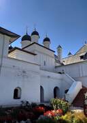 Кремль. Троицкий монастырь. Церковь Введения во храм Пресвятой Богородицы и церковь Сретения Господня - Астрахань - Астрахань, город - Астраханская область