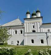 Астрахань. Кремль. Троицкий монастырь. Церковь Введения во храм Пресвятой Богородицы и церковь Сретения Господня
