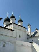Астрахань. Кремль. Троицкий монастырь. Церковь Введения во храм Пресвятой Богородицы и церковь Сретения Господня
