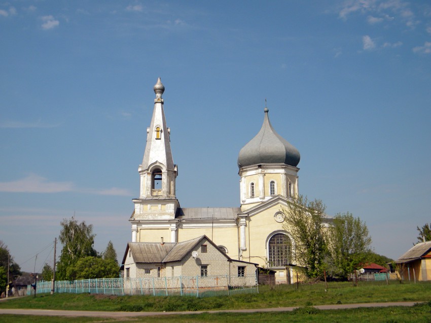 Мальцево 2-е. Церковь Димитрия Солунского. общий вид в ландшафте
