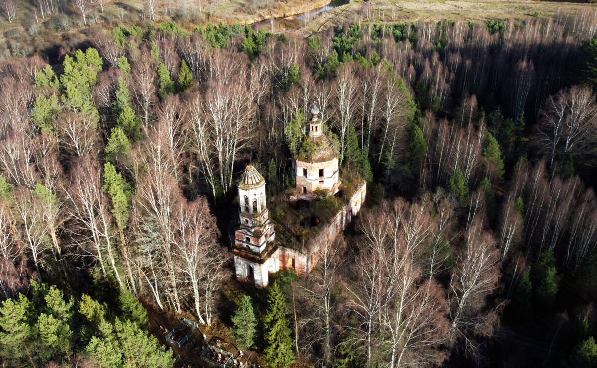 Церковь Троицы Живоначальной, Космодамиановский погост (Андреевское) (Рамешковский район, Тверская область). общий вид в ландшафте