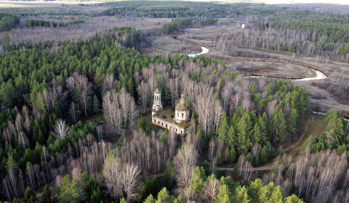 Церковь Троицы Живоначальной, Космодамиановский погост (Андреевское) (Рамешковский район, Тверская область). общий вид в ландшафте