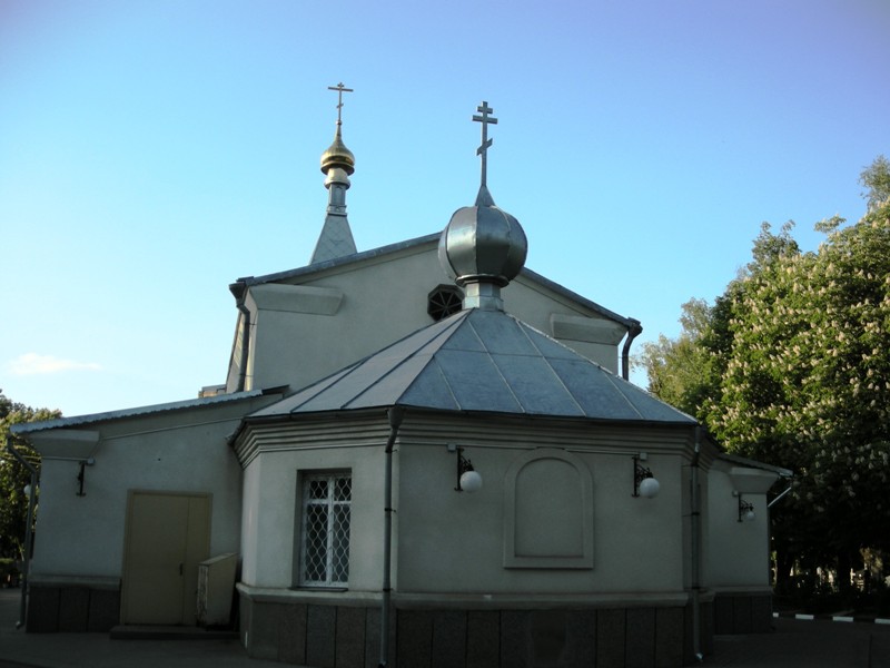 Белгород. Церковь Корсунской иконы Божией Матери на городском кладбище. общий вид в ландшафте