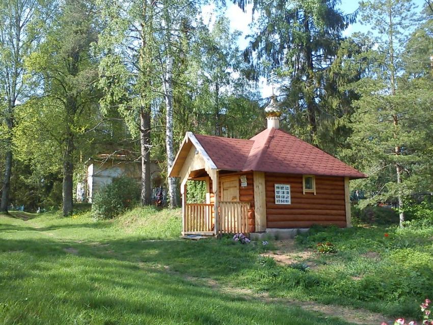 Церковь Покрова Пресвятой Богородицы, Дубровка (Новгородский район, Новгородская область). фасады, Часовня при церкви. 2010 г.постройки