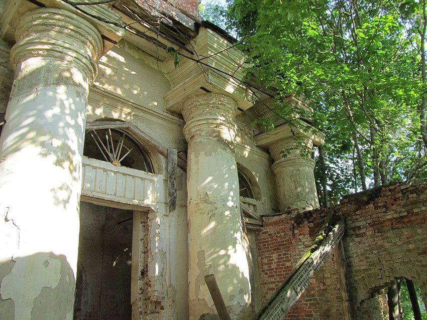 Церковь Михаила Архангела, Кикино (Тёмкинский район, Смоленская область). архитектурные детали, западный фасад колокольни, вид из северо-западного угла паперти