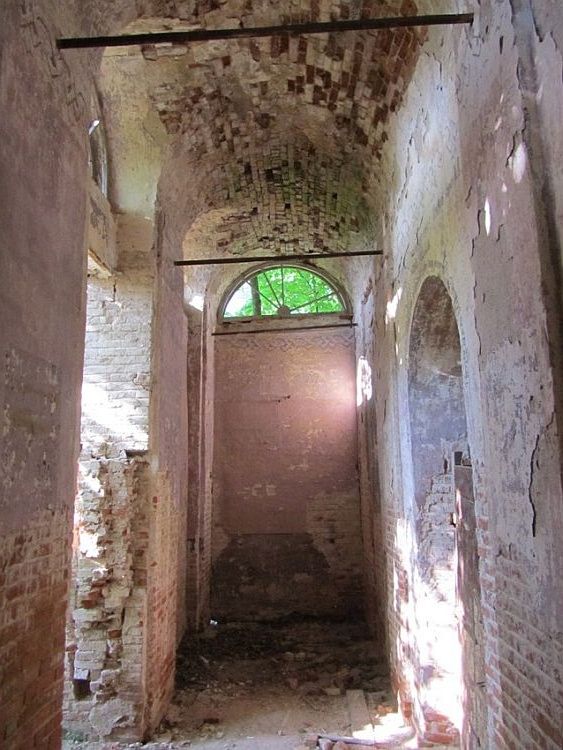 Церковь Михаила Архангела, Кикино (Тёмкинский район, Смоленская область). интерьер и убранство, вытянутый нижний ярус колокольни, вид с юга на север