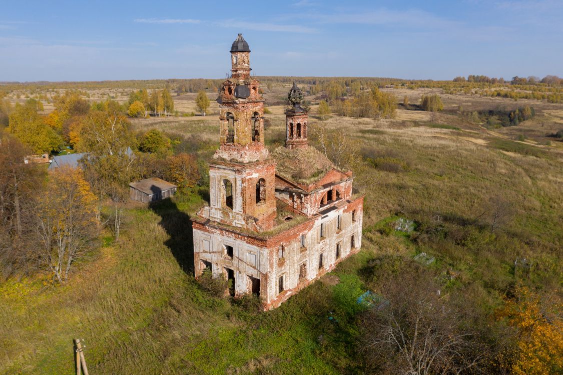 Церковь Знамения Честного Креста Господня, Михеевское (Нерехтский район, Костромская область). общий вид в ландшафте