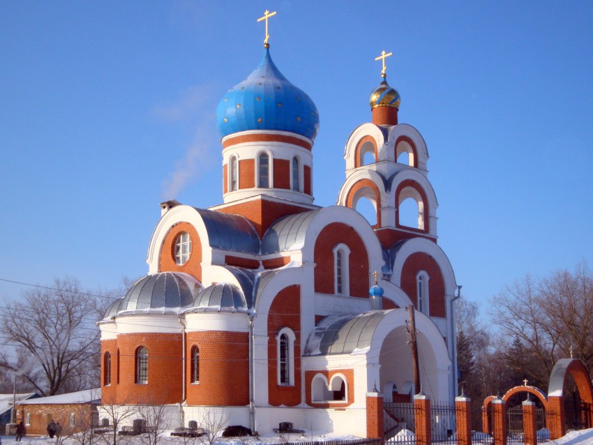Церковь Рождества Пресвятой Богородицы (новая), Гуево (Суджанский район, Курская область). общий вид в ландшафте
