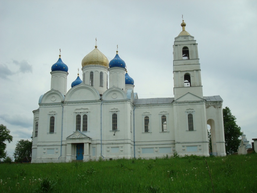 Уланок. Церковь Рождества Христова. фасады