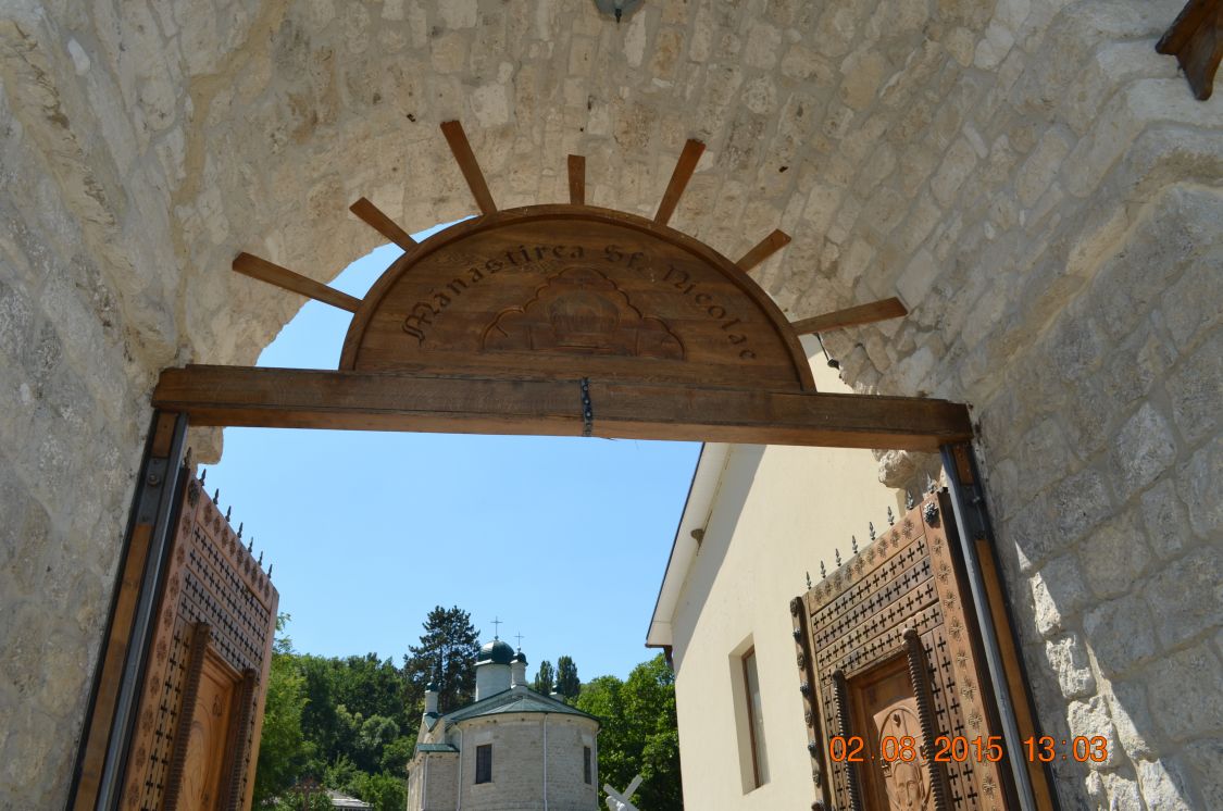 Кондрица. Никольский мужской монастырь. архитектурные детали, Монастырские врата