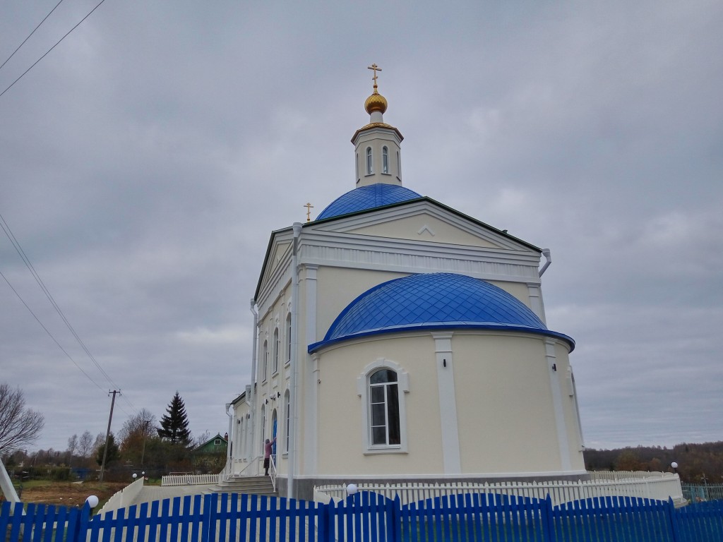 Церковь Покрова Пресвятой Богородицы, Болшево (Новодугинский район, Смоленская область). фасады, Храм открылся 14 октября