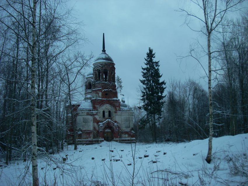 Язвищи. Церковь Троицы Живоначальной. художественные фотографии, Вид от дороги на храм