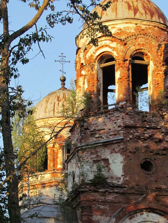 Церковь Троицы Живоначальной, Язвищи (Окуловский район, Новгородская область). архитектурные детали